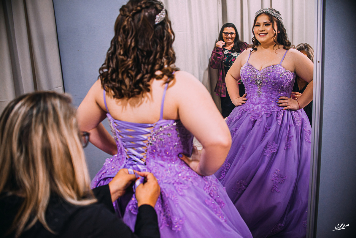 15 anos; aniversário 15 anos; debutante; vestido roxo.