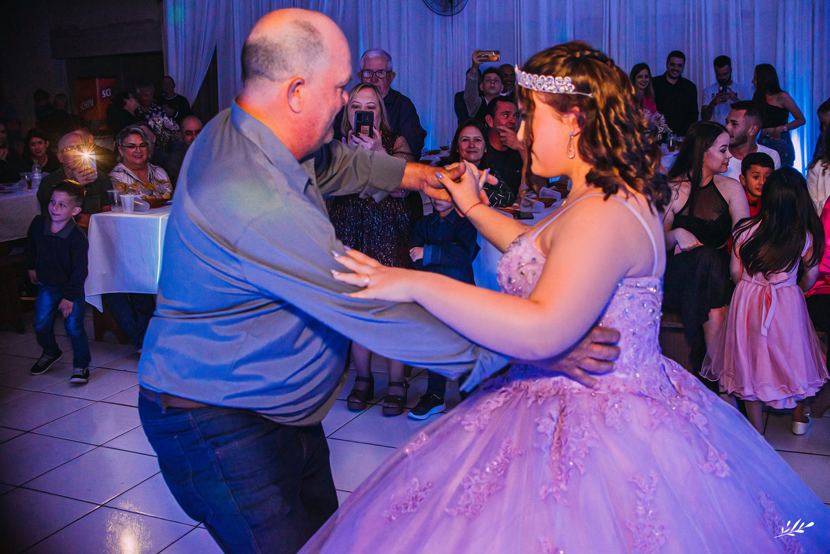 15 anos; aniversário 15 anos; debutante; vestido roxo.