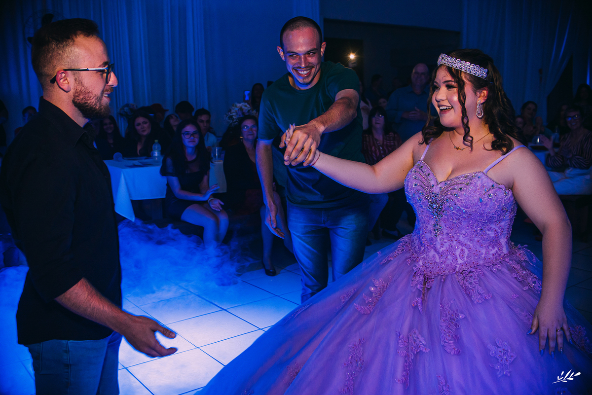 15 anos; aniversário 15 anos; debutante; vestido roxo.