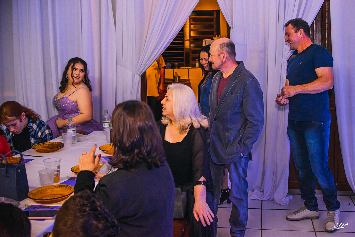 15 anos; aniversário 15 anos; debutante; vestido roxo.