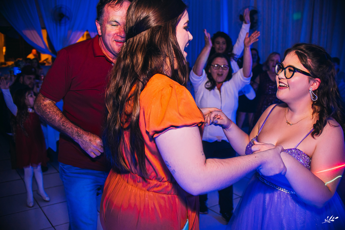 15 anos; aniversário 15 anos; debutante; vestido roxo.