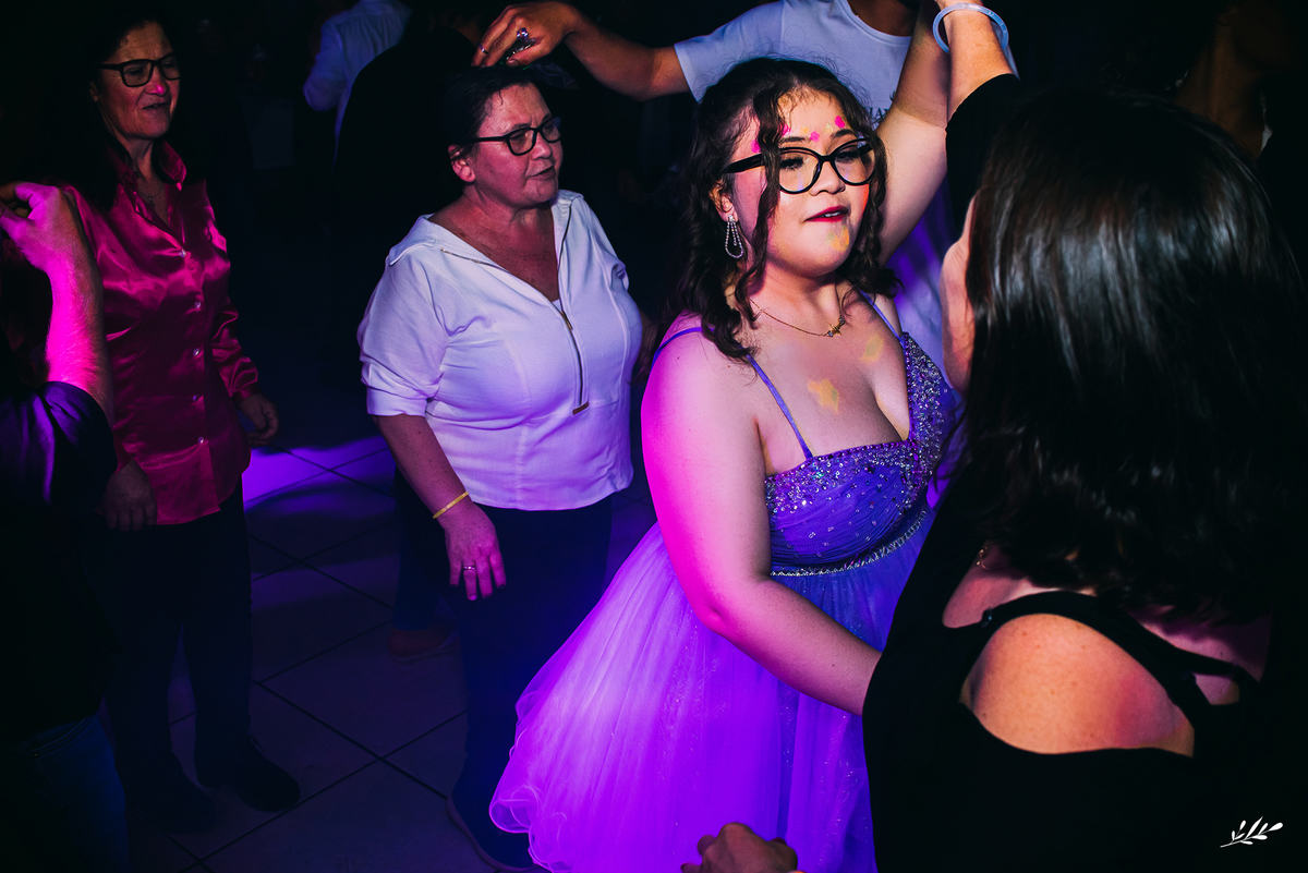 15 anos; aniversário 15 anos; debutante; vestido roxo.