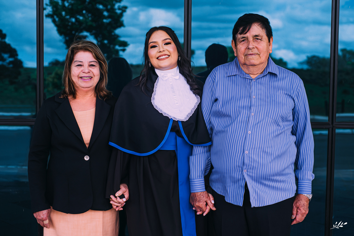 Prova de toga; ensaio formatura; ensaio formanda; ensaio formanda com família; ulbra Canoas.