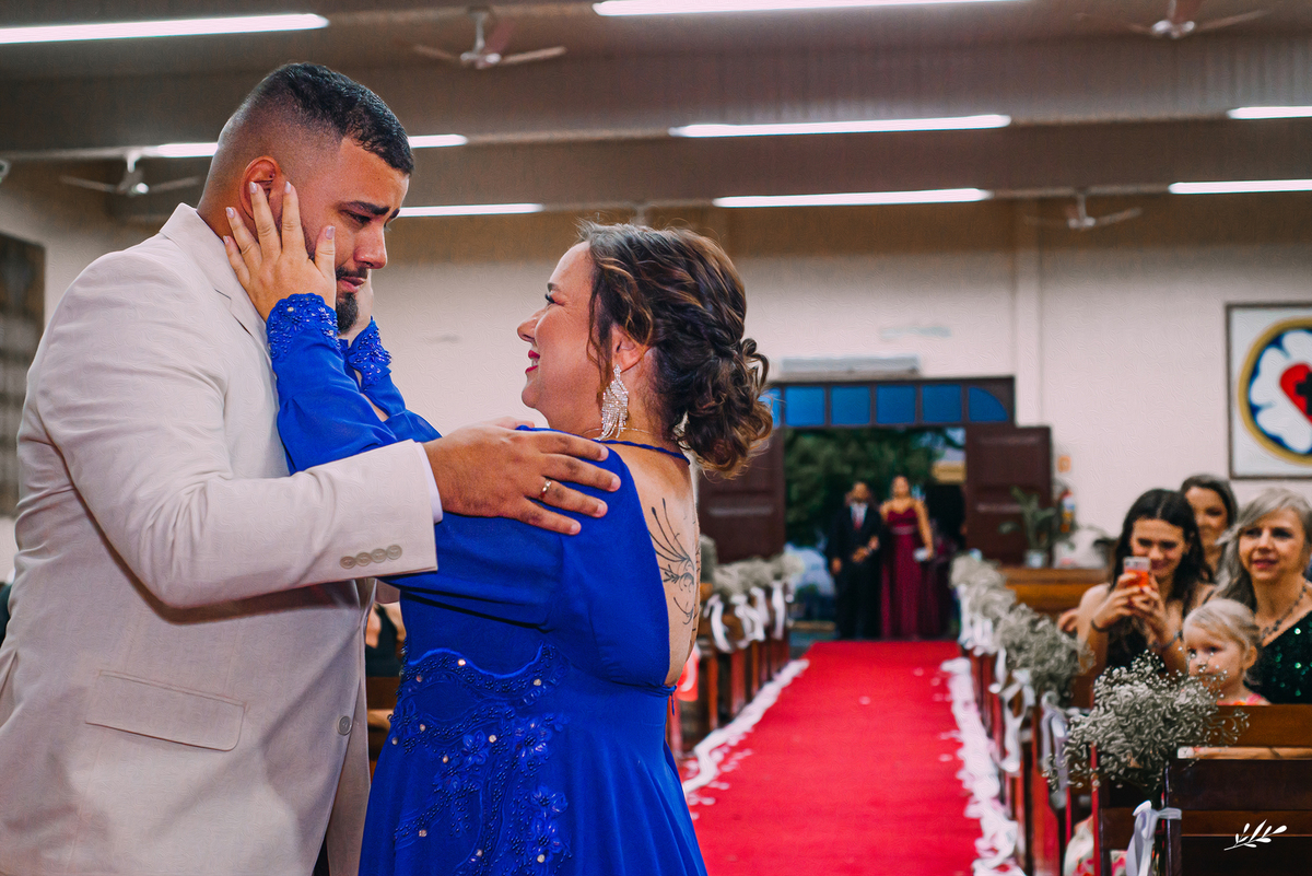 casamento; casamento luterano; casamento igreja; casamento em três coroas; noiva entra com a mãe.