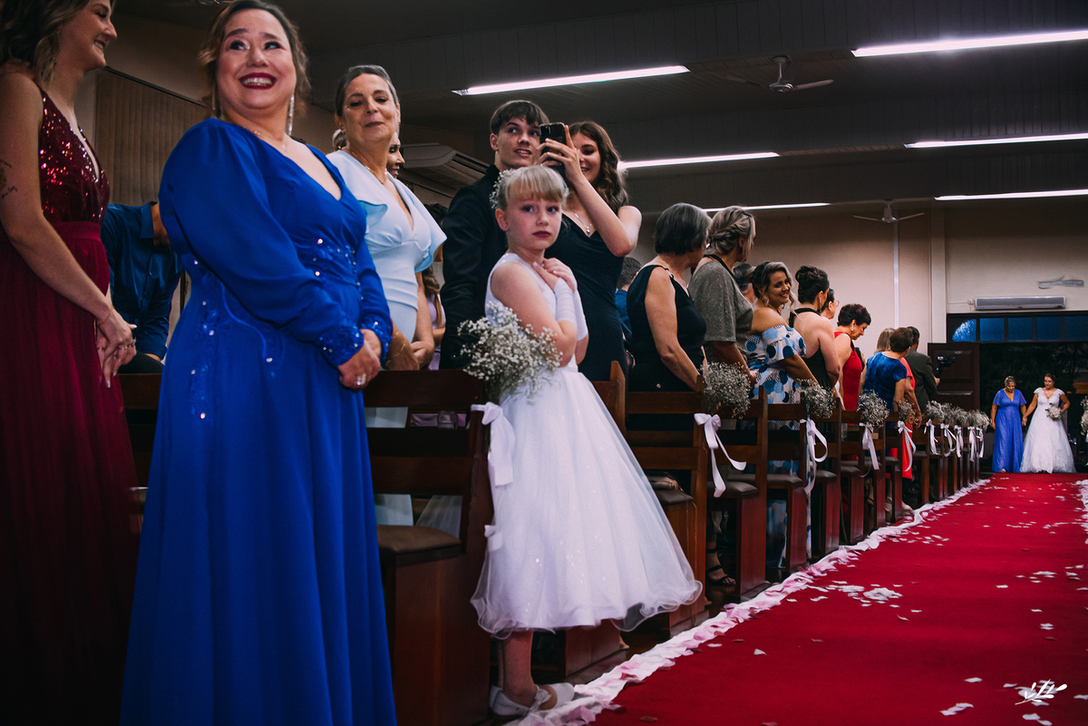 casamento; casamento luterano; casamento igreja; casamento em três coroas; noiva entra com a mãe.