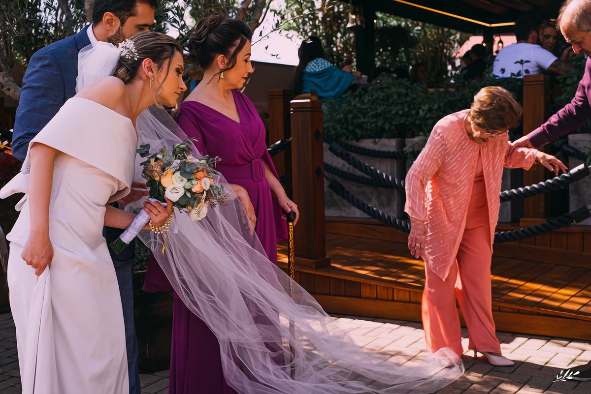 casamento católico; casamento igreja católica; Elena Streliaev maquiadora; casamento em são leopoldo; Giane Caramão Decorações ; Canttar Música e Arte ; Nonna Ludovina .