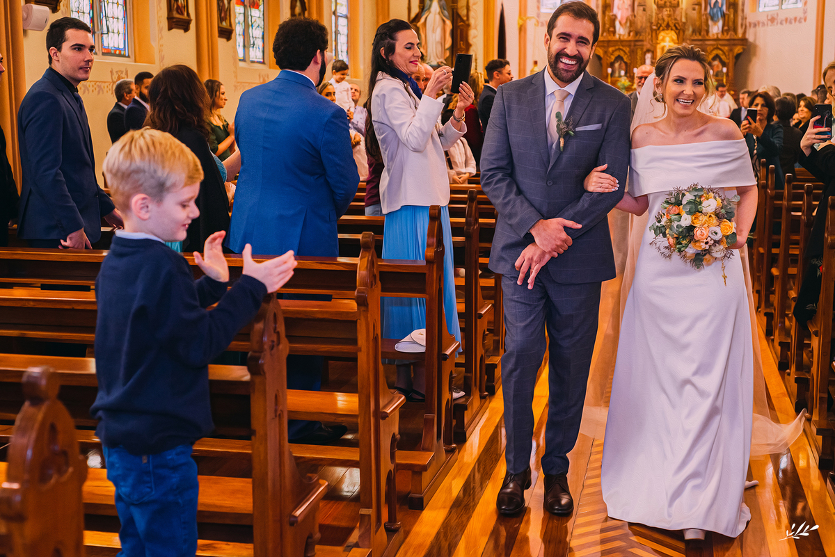 casamento católico; casamento igreja católica; Elena Streliaev maquiadora; casamento em são leopoldo; Giane Caramão Decorações ; Canttar Música e Arte ; Nonna Ludovina .