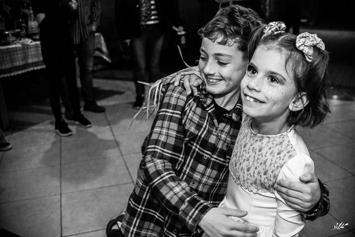 Ahhh esssa família, que alegria foi a nossa quando a Fran nos chamou para registrar o início de uma tradição familiar: a Festa Julina da Família <3 Uma noite estrelada onde a felicidade iluminou como fogueira de São João. A melhor anfitriã fez dessa noite