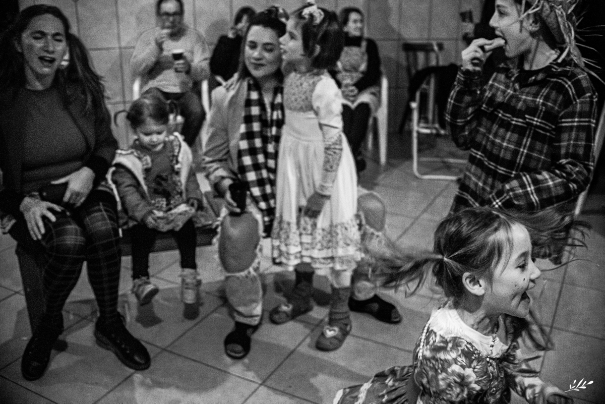 Ahhh esssa família, que alegria foi a nossa quando a Fran nos chamou para registrar o início de uma tradição familiar: a Festa Julina da Família <3 Uma noite estrelada onde a felicidade iluminou como fogueira de São João. A melhor anfitriã fez dessa noite