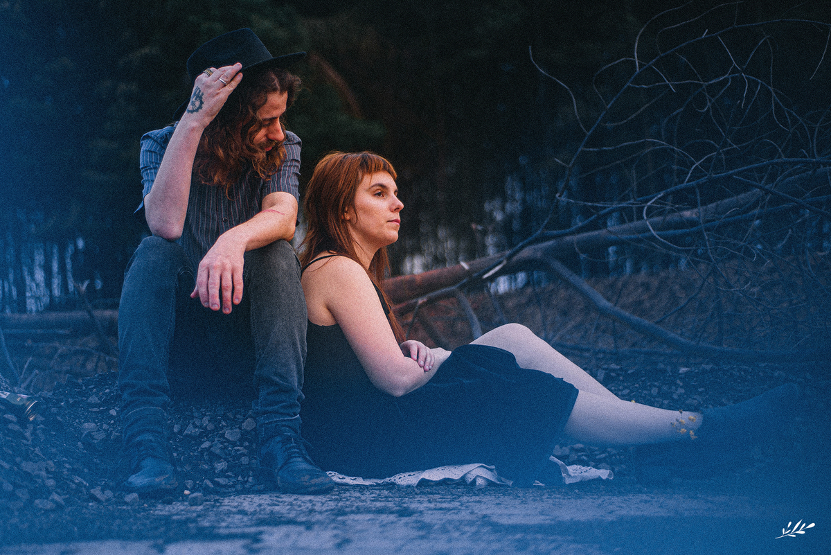 Ensaio casal; ensaio casal externo; ensaio em Dois Irmãos RS; retrato feminino.