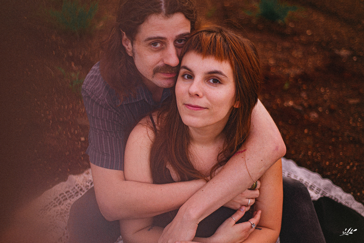 Ensaio casal; ensaio casal externo; ensaio em Dois Irmãos RS; retrato feminino.