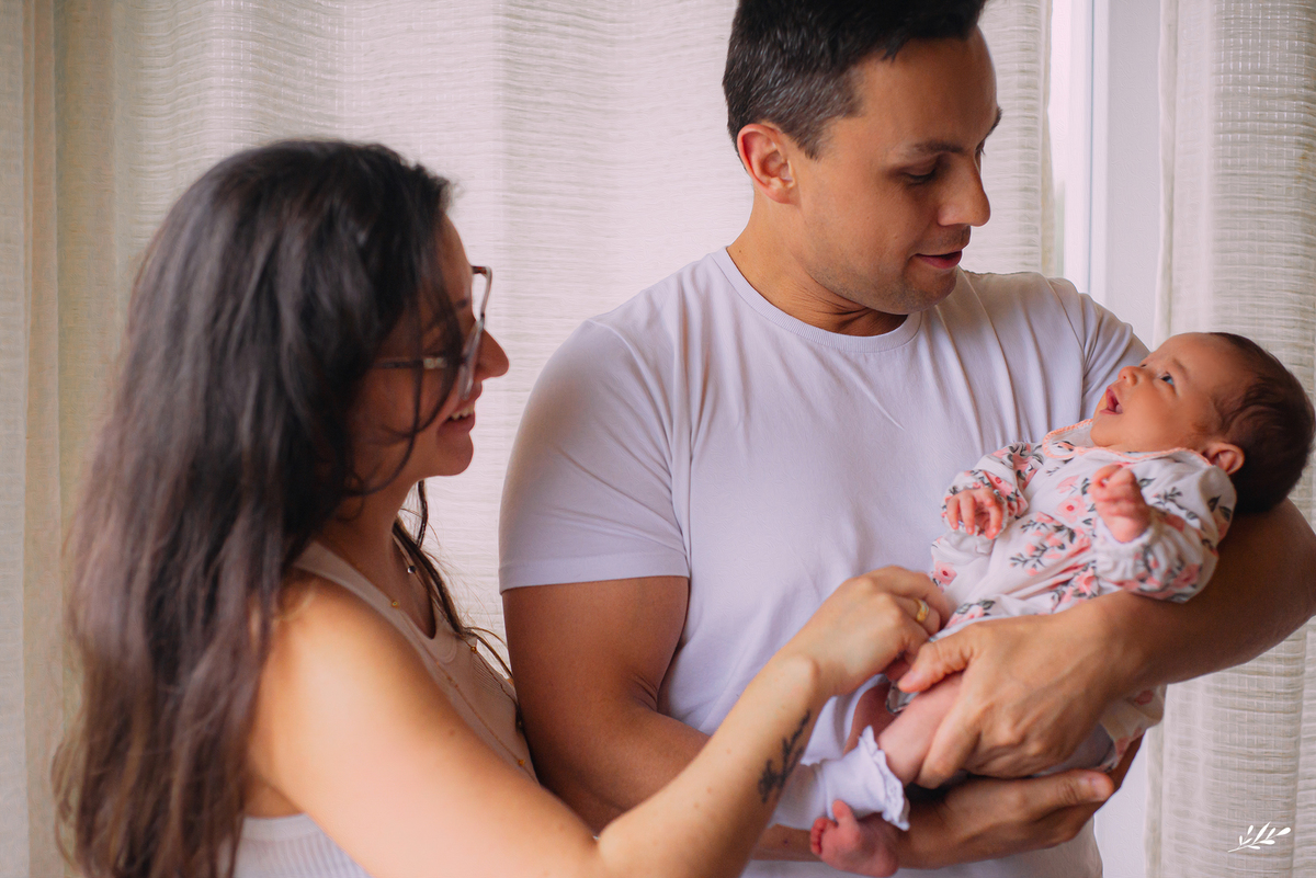 ensaio em casa; ensaio primeiros dias; ensaio família; ensaio bebê; ensaio bebê menina.