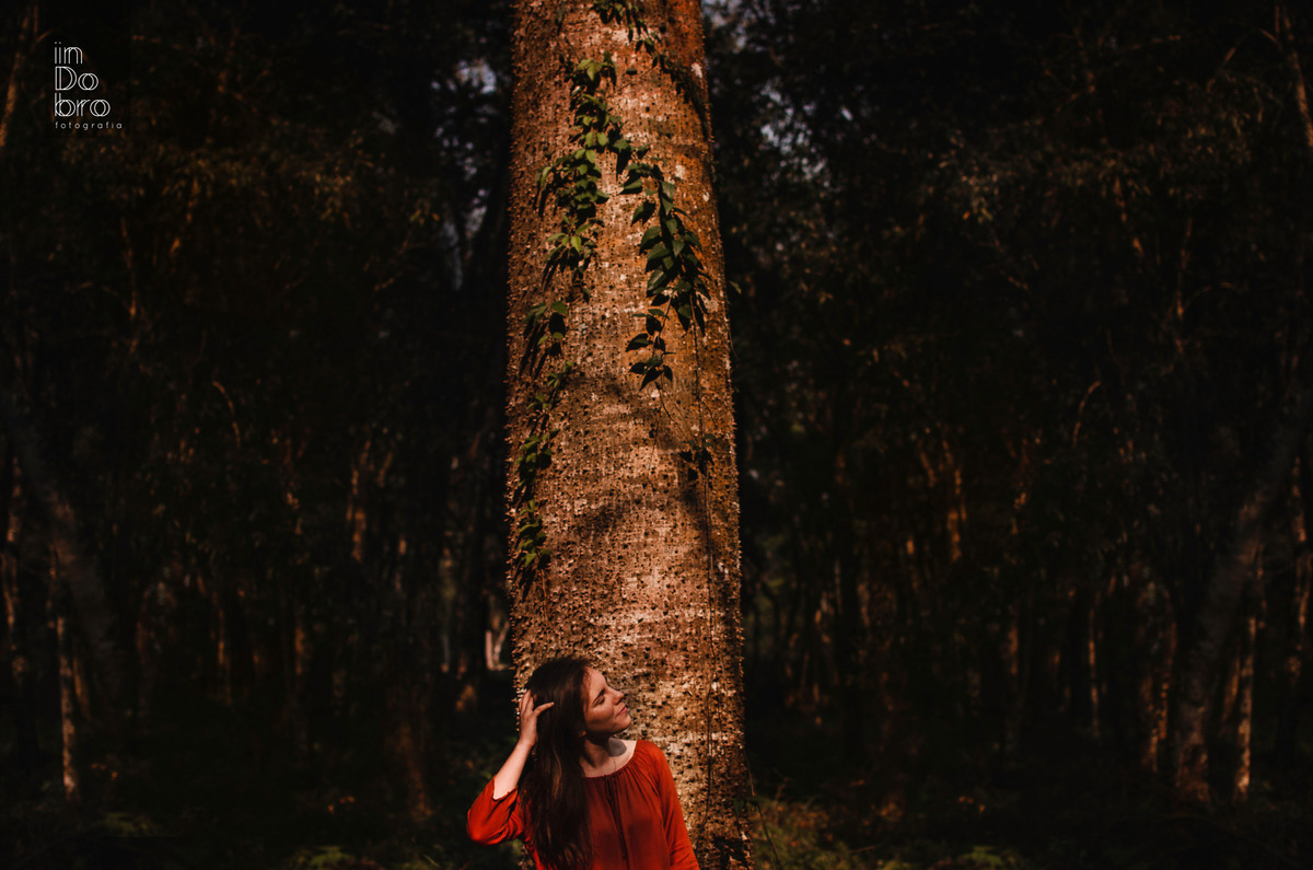 ensaio feminino; natureza; ensaio em Dois Irmãos RS; blusa Renner laranja; ensaio Gabrieli