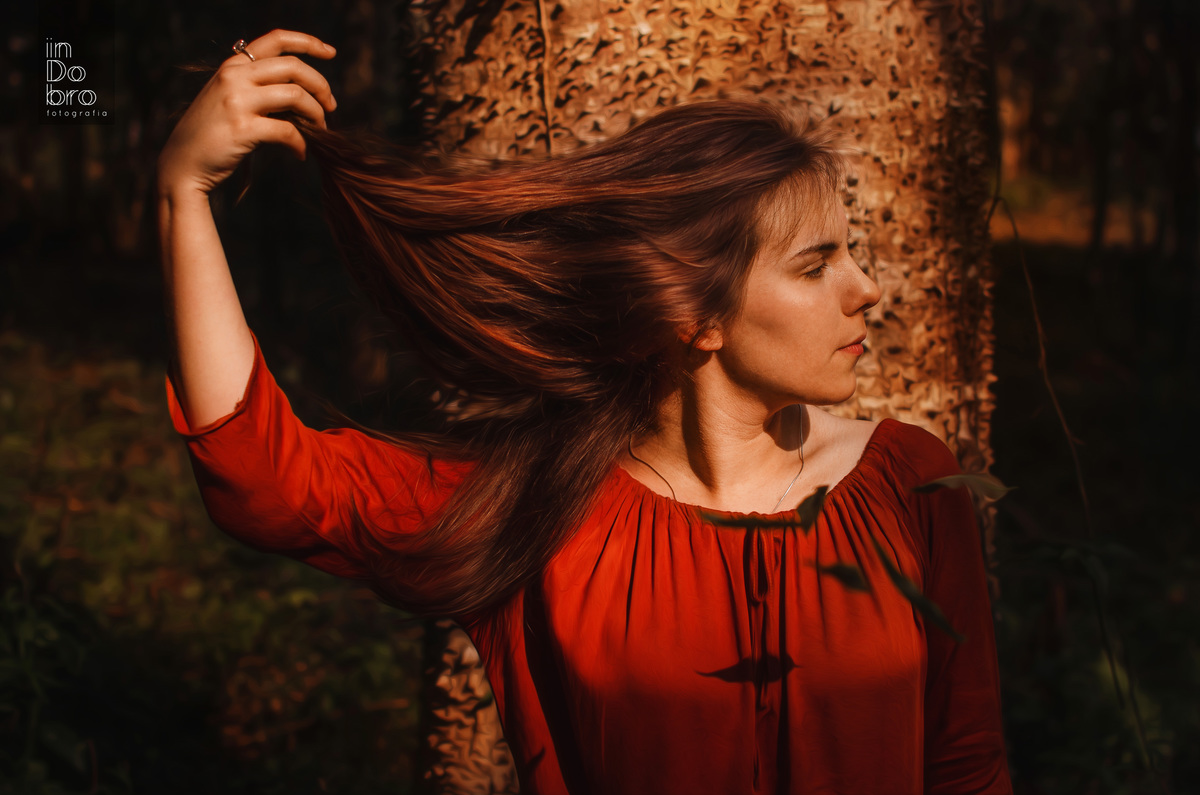 ensaio feminino; natureza; ensaio em Dois Irmãos RS; blusa Renner laranja; ensaio Gabrieli
