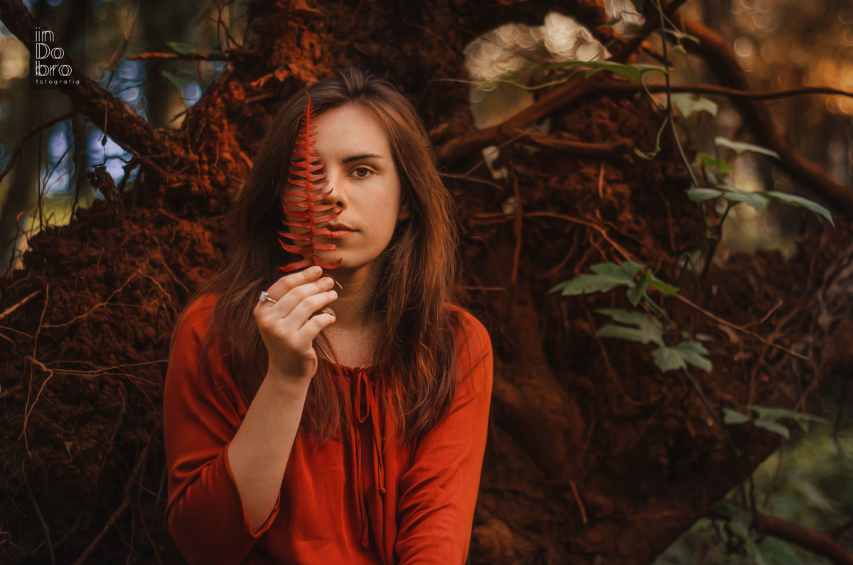 ensaio feminino; natureza; ensaio em Dois Irmãos RS; blusa Renner laranja; ensaio Gabrieli
