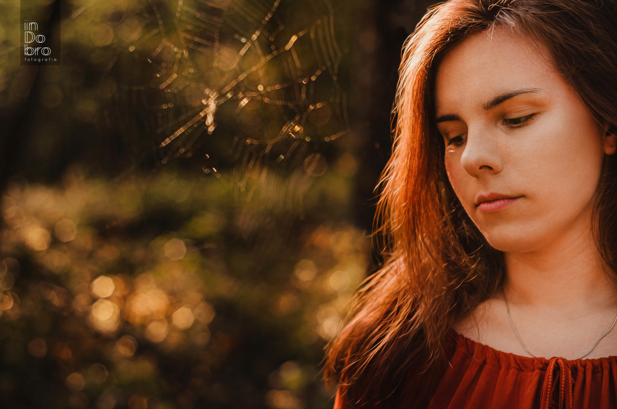 ensaio feminino; natureza; ensaio em Dois Irmãos RS; blusa Renner laranja; ensaio Gabrieli