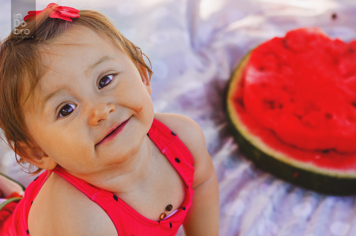 smash the fruit; smash com melancia; martina faz um aninho; primeiro aninho; ensaio família; ensaio infantil; ensaio bebê; banho com laranja; banho smash the fruit; ensaio em casa.