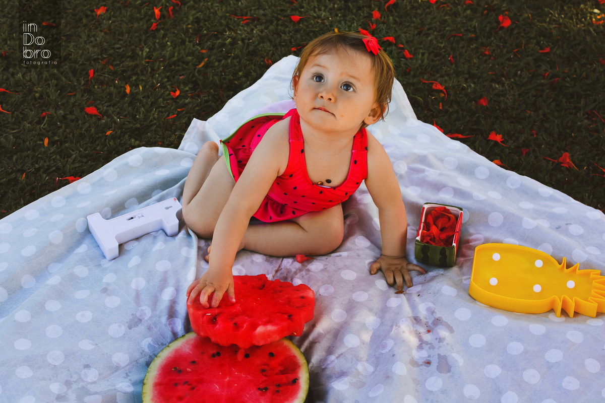 smash the fruit; smash com melancia; martina faz um aninho; primeiro aninho; ensaio família; ensaio infantil; ensaio bebê; banho com laranja; banho smash the fruit; ensaio em casa.