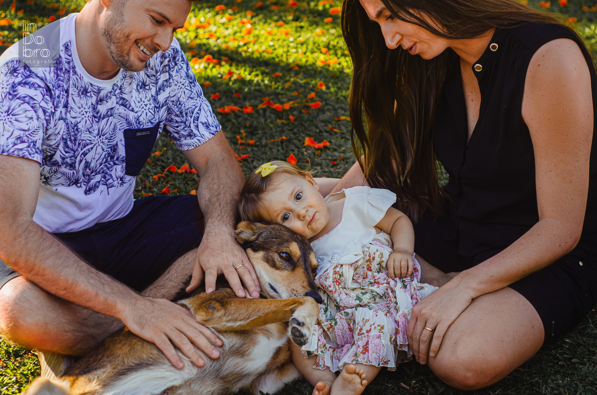 smash the fruit; smash com melancia; martina faz um aninho; primeiro aninho; ensaio família; ensaio infantil; ensaio bebê; banho com laranja; banho smash the fruit; ensaio em casa.