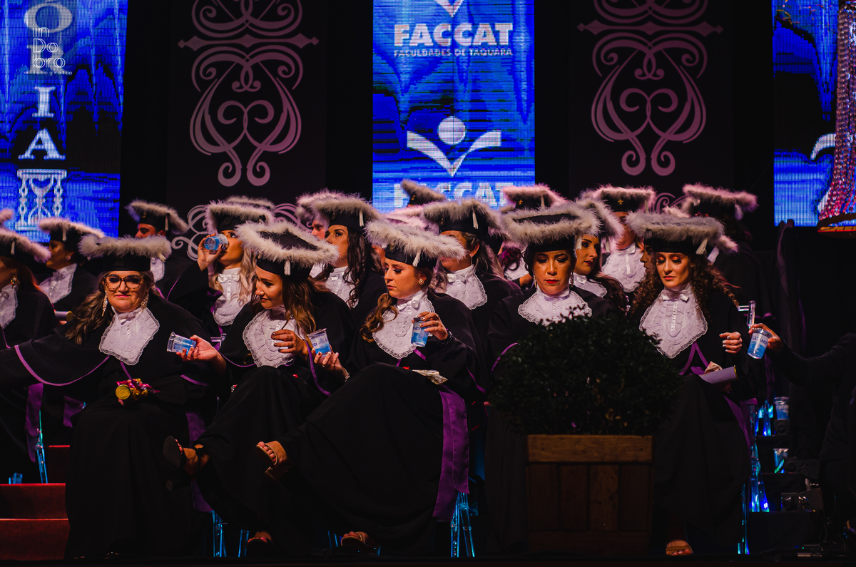 formatura faccat; formatura pedagogia; graduação faccat; fotos formanda; ensaio formanda; ensaio formatura; colação de grau; faccat; faculdade taquara; taquara rs; faculdade pedagogia.