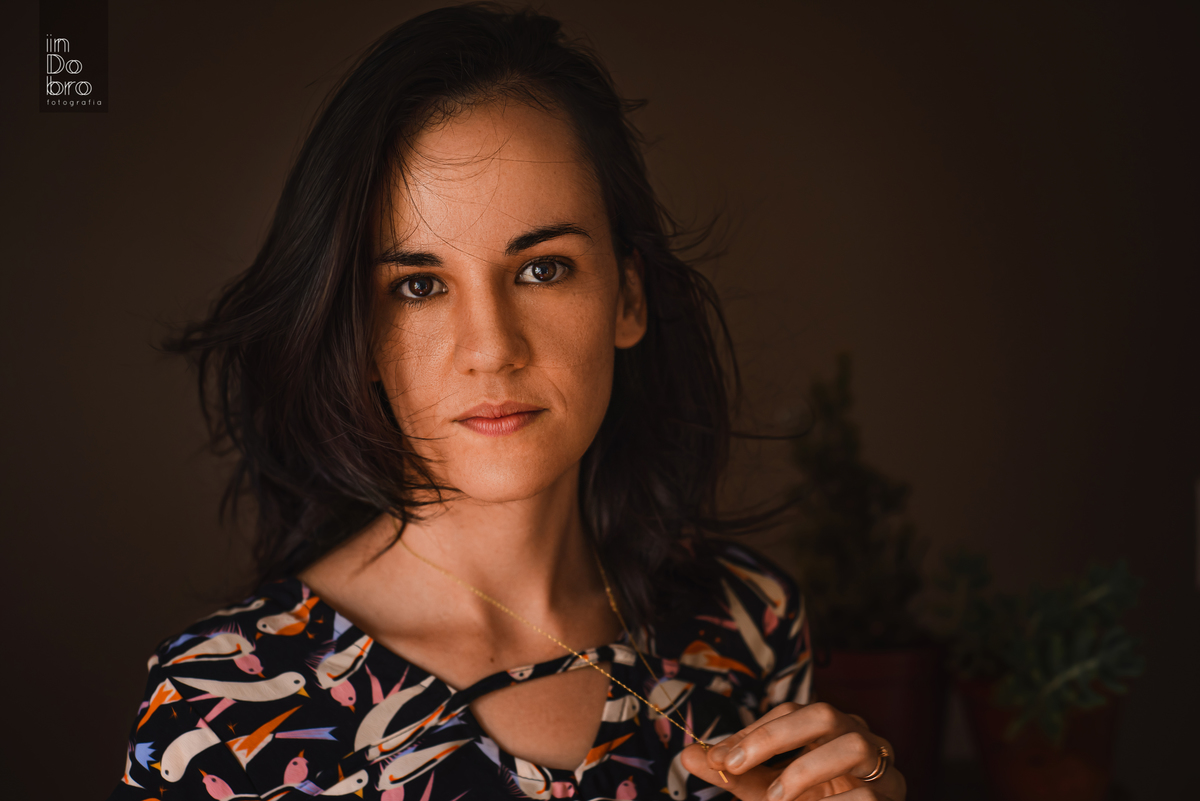 inDobro fotografia; ensaio feminino; ensaio profissional; retrato feminino; retrato profissional. fotógrafos; fotógrafas gauchas; fotografia feminina; luz de janela; fotografia estúdio; fotografia em casa.