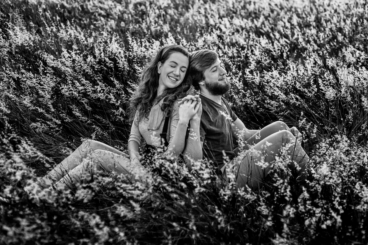 ensaio de casal; pré casamento; pre wedding; ensaio dois irmãos, carine schulz; daniel fogaça; ensaio romântico; ensaio divertido.