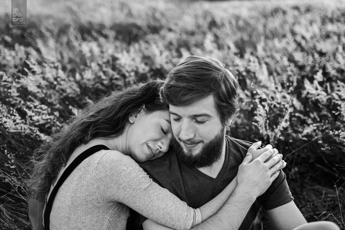 ensaio de casal; pré casamento; pre wedding; ensaio dois irmãos, carine schulz; daniel fogaça; ensaio romântico; ensaio divertido.