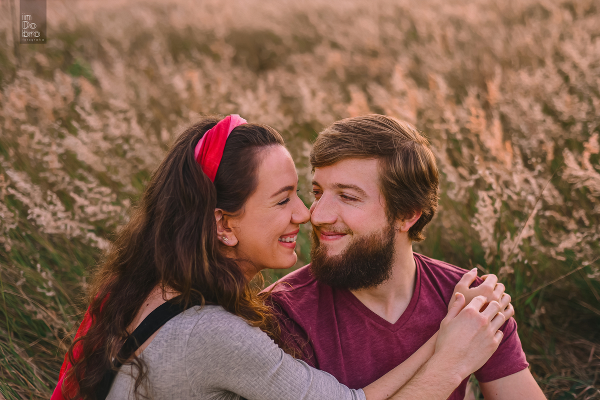 ensaio de casal; pré casamento; pre wedding; ensaio dois irmãos, carine schulz; daniel fogaça; ensaio romântico; ensaio divertido.