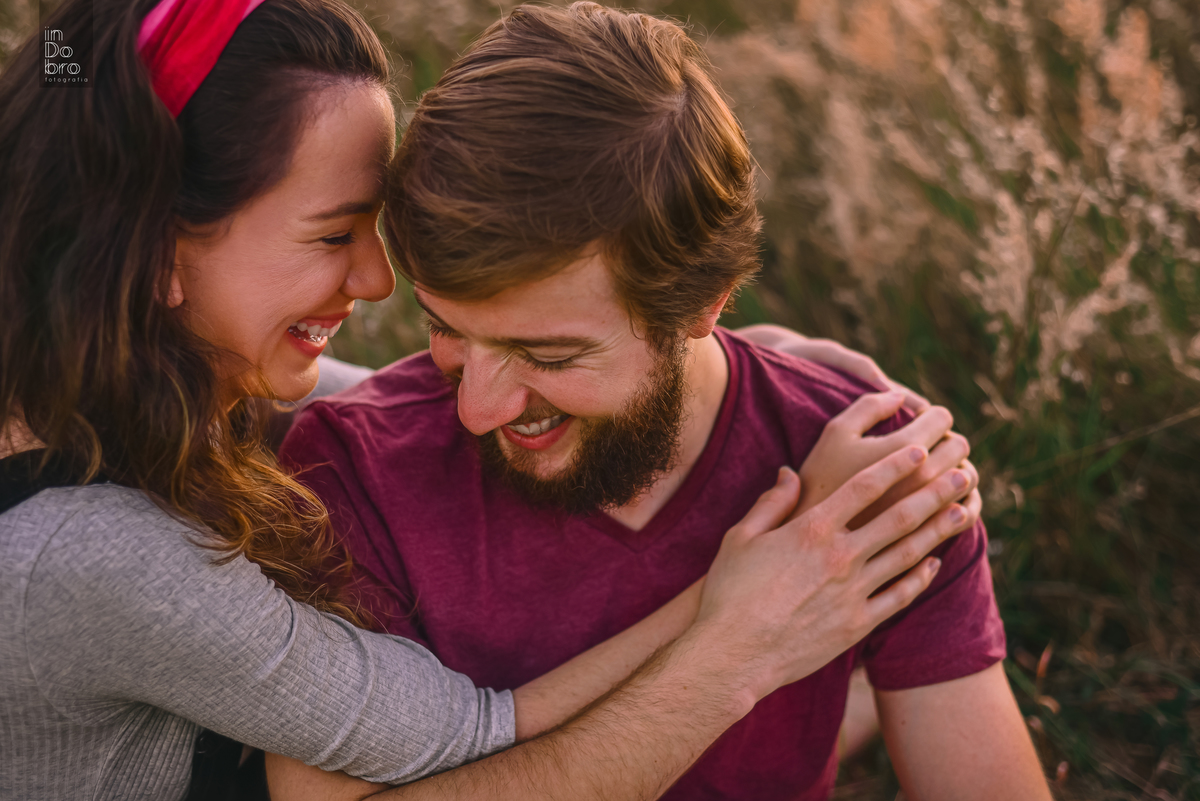 ensaio de casal; pré casamento; pre wedding; ensaio dois irmãos, carine schulz; daniel fogaça; ensaio romântico; ensaio divertido.