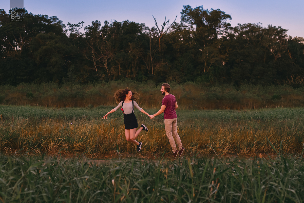 ensaio de casal; pré casamento; pre wedding; ensaio dois irmãos, carine schulz; daniel fogaça; ensaio romântico; ensaio divertido.