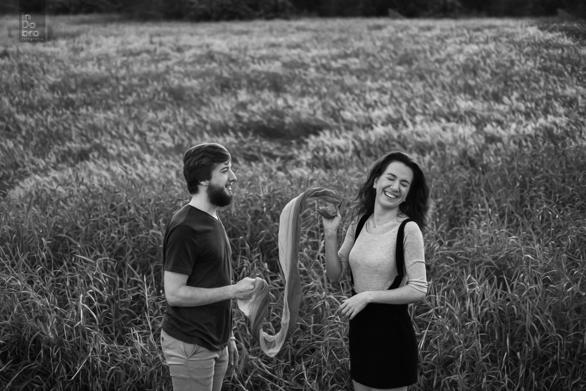 ensaio de casal; pré casamento; pre wedding; ensaio dois irmãos, carine schulz; daniel fogaça; ensaio romântico; ensaio divertido.