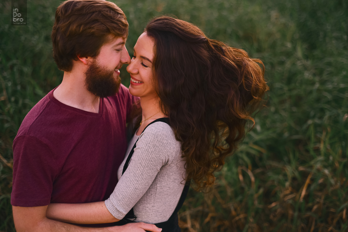 ensaio de casal; pré casamento; pre wedding; ensaio dois irmãos, carine schulz; daniel fogaça; ensaio romântico; ensaio divertido.
