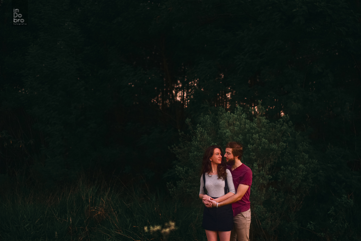 ensaio de casal; pré casamento; pre wedding; ensaio dois irmãos, carine schulz; daniel fogaça; ensaio romântico; ensaio divertido.