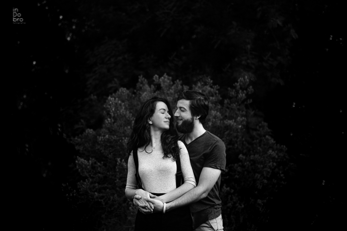 ensaio de casal; pré casamento; pre wedding; ensaio dois irmãos, carine schulz; daniel fogaça; ensaio romântico; ensaio divertido.
