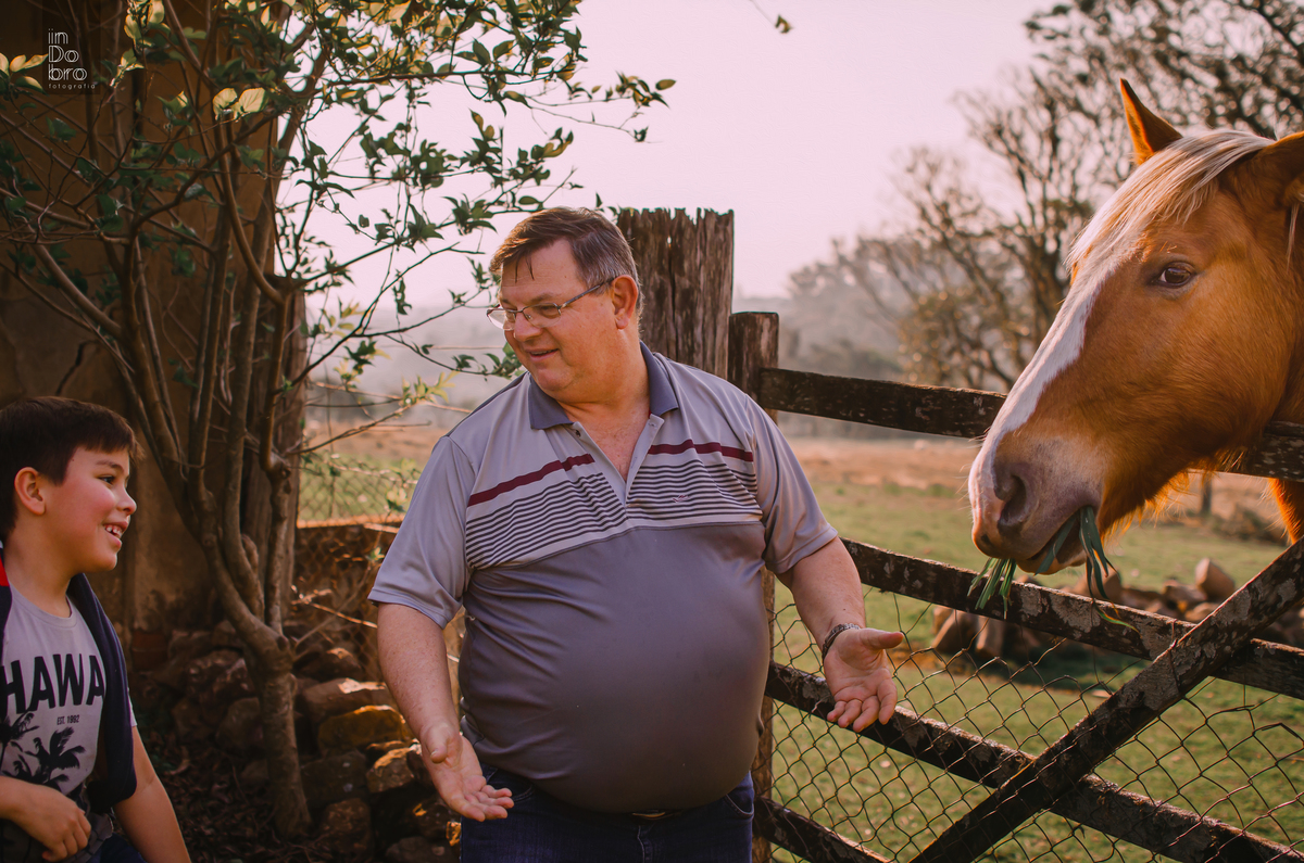 ensaio família; ensaio dois irmãos; ensaio no sítio; ensaio de irmãos.