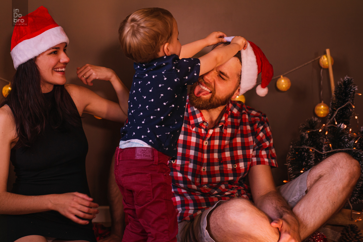 ensaio natal; ensaio infantil; cenário de natal; ensaio em casa; ensaio em rolante; ensaio de família; ensaio natalino.