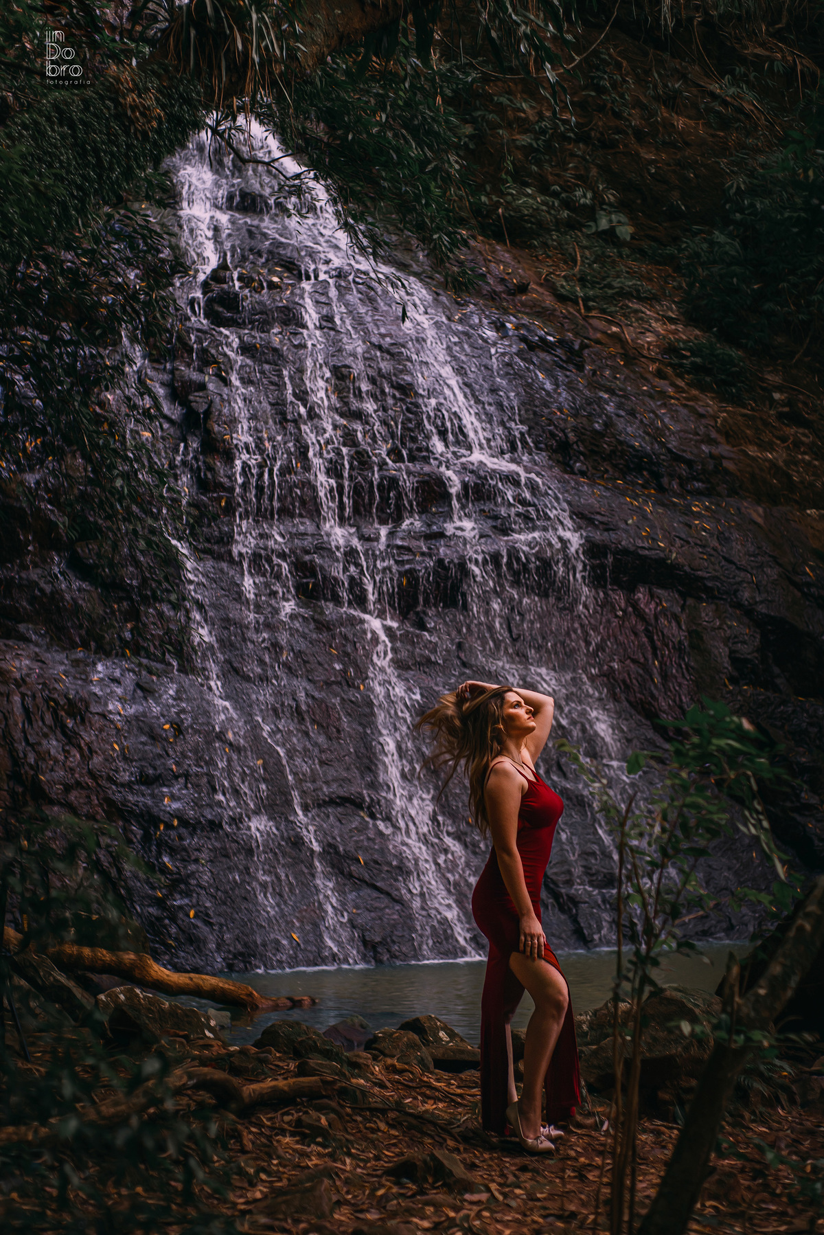 ensaio femino; ensaio de mulher; ensaio externo; ensaio na natureza; ensaio em Rolante RS; cachoeira Rolante RS; Fazenda Wolff.