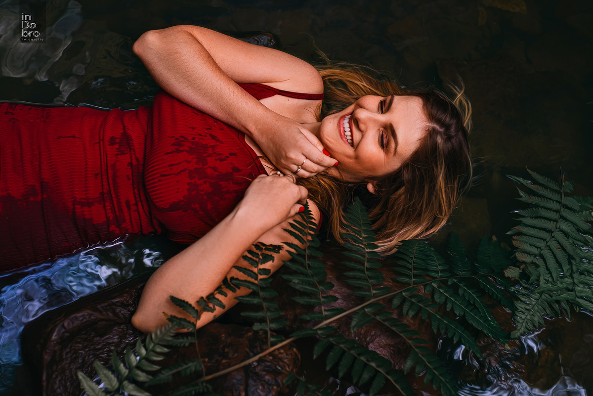 ensaio femino; ensaio de mulher; ensaio externo; ensaio na natureza; ensaio em Rolante RS; cachoeira Rolante RS; Fazenda Wolff.