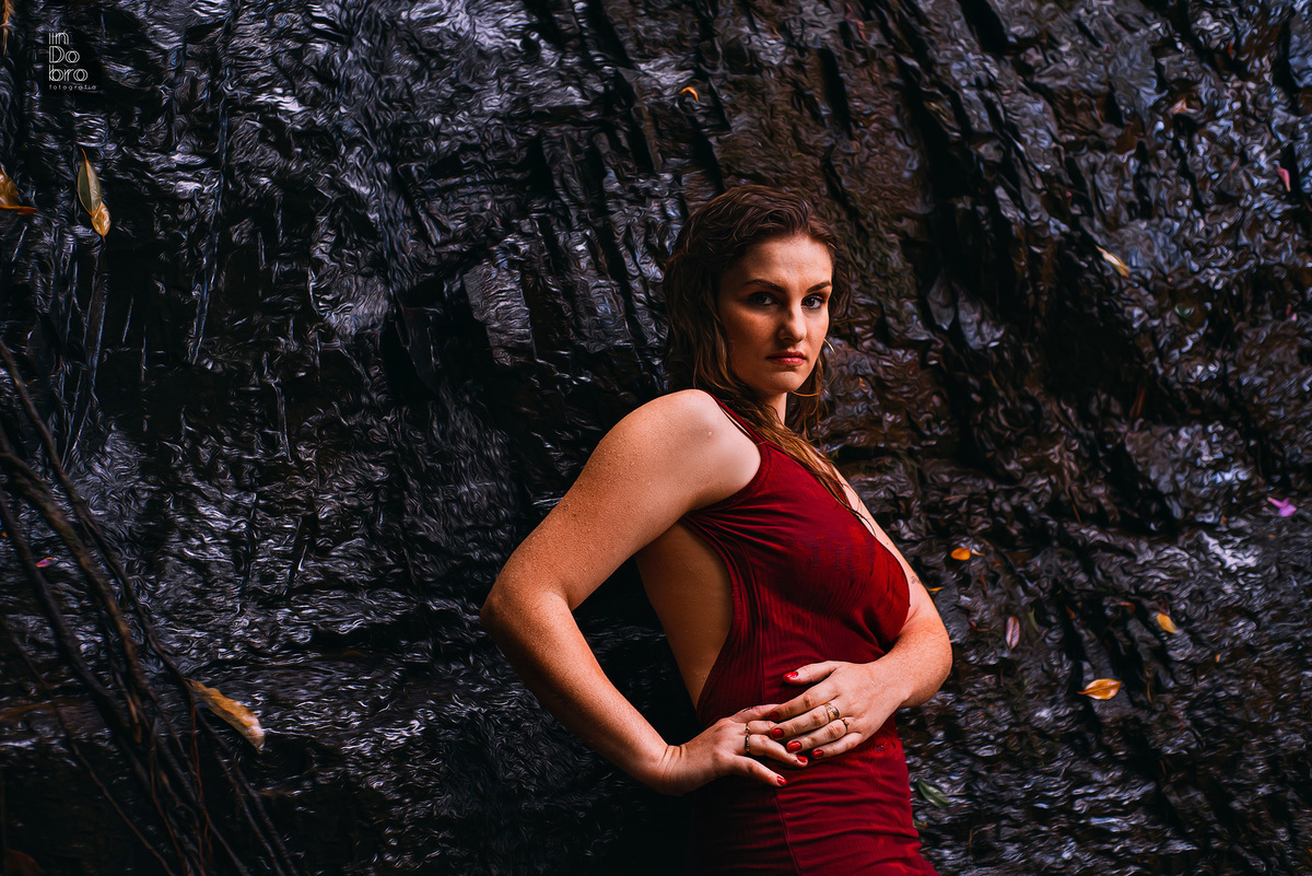 ensaio femino; ensaio de mulher; ensaio externo; ensaio na natureza; ensaio em Rolante RS; cachoeira Rolante RS; Fazenda Wolff.