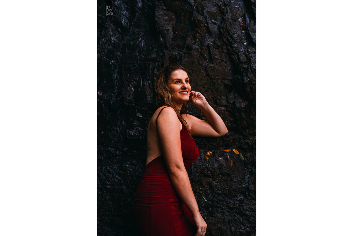 ensaio femino; ensaio de mulher; ensaio externo; ensaio na natureza; ensaio em Rolante RS; cachoeira Rolante RS; Fazenda Wolff.