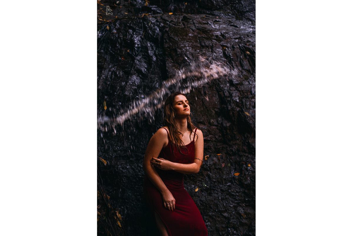 ensaio femino; ensaio de mulher; ensaio externo; ensaio na natureza; ensaio em Rolante RS; cachoeira Rolante RS; Fazenda Wolff.