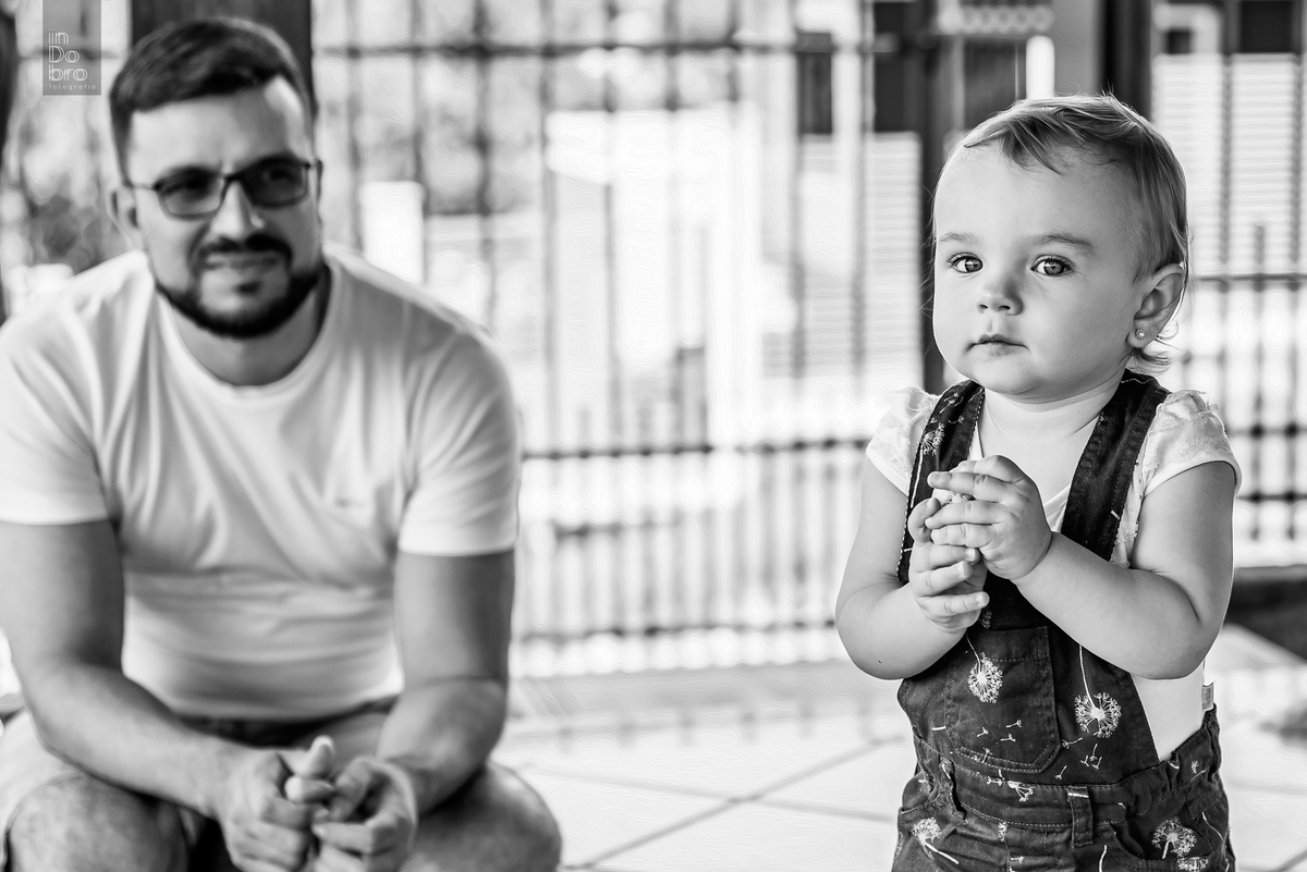 ensaio infantil; ensaio de verão; ensaio em casa; ensaio no quintal; banho de bacia; ensaio em Rolante; ensaio de família.