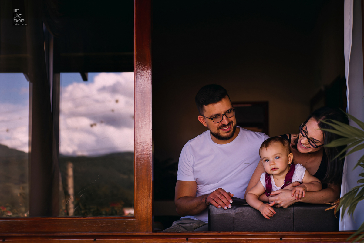 ensaio infantil; ensaio de verão; ensaio em casa; ensaio no quintal; banho de bacia; ensaio em Rolante; ensaio de família.