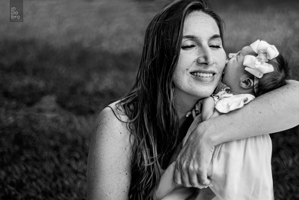ensaio de família. ensaio em casa; 11 dias de Cecilia; ensaio de bebê; ensaio em Rolante, amamentação em tandem; mãe de meninas.