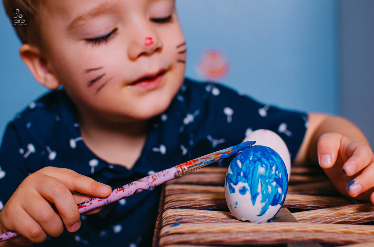 Ensaio de Páscoa; ensaio infantil; ensaio em casa; ensaio em Dois Irmãos; ensaio coelho; coelho da Páscoa; ensaio menino.