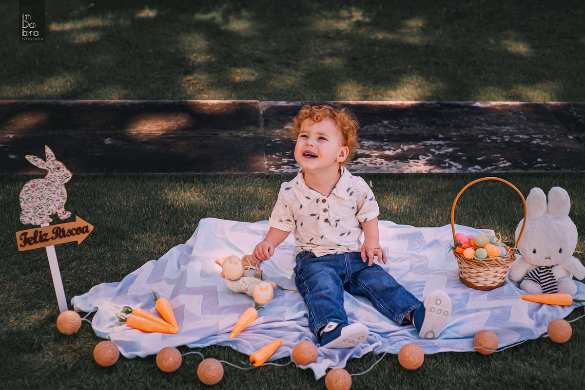 ensaio infantil; ensaio em casa; ensaio de dois anos; ensaio de Páscoa; ensaio em Rolante - RS; mãe e filho.