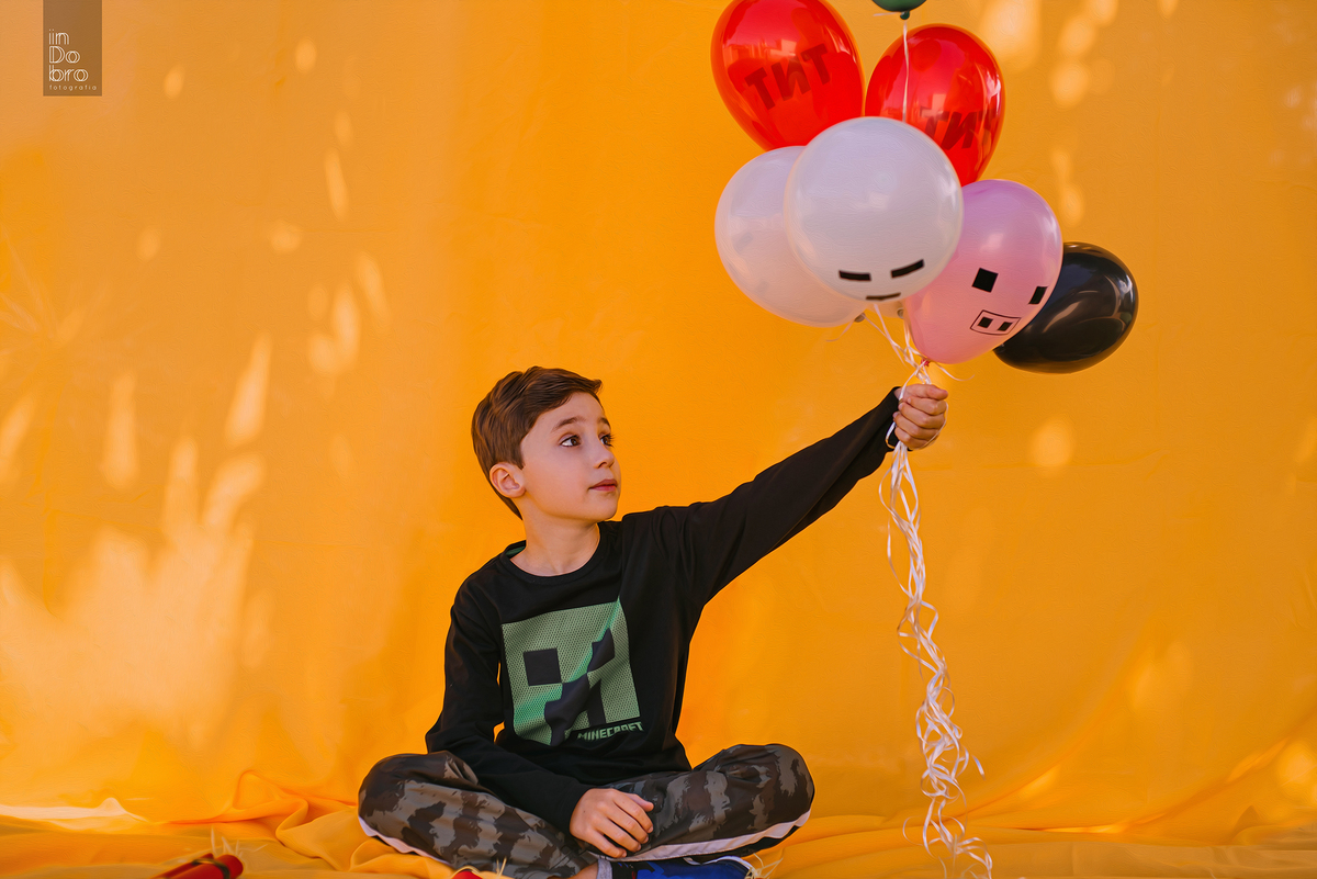 ensaio infantil; ensaio criança; oito anos; ensaio oito anos; aniversário oito anos; ensaio ar livre; em casa; retrato infantil