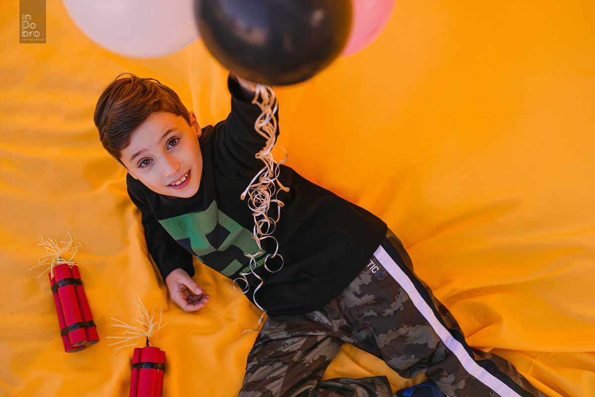 ensaio infantil; ensaio criança; oito anos; ensaio oito anos; aniversário oito anos; ensaio ar livre; em casa; retrato infantil