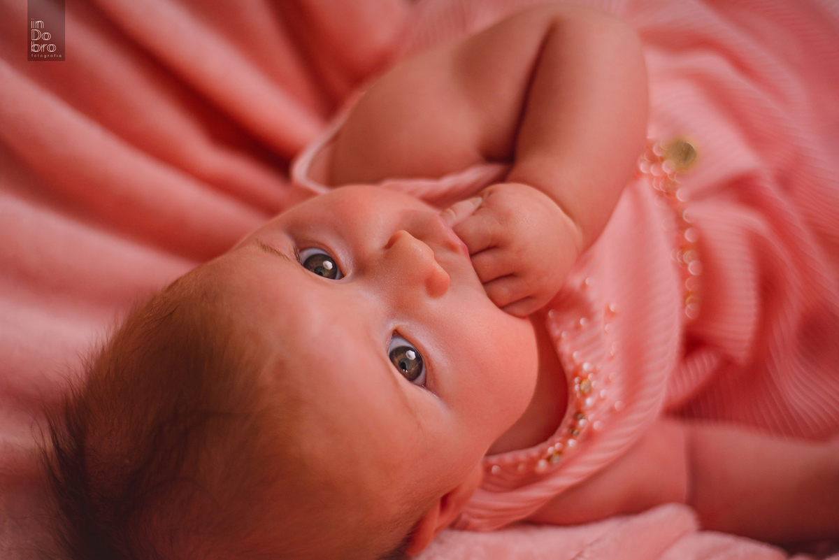 ensaio de família. ensaio em casa; 3 meses da Cecilia; ensaio de bebê; ensaio em Rolante; amamentação em tandem; mãe