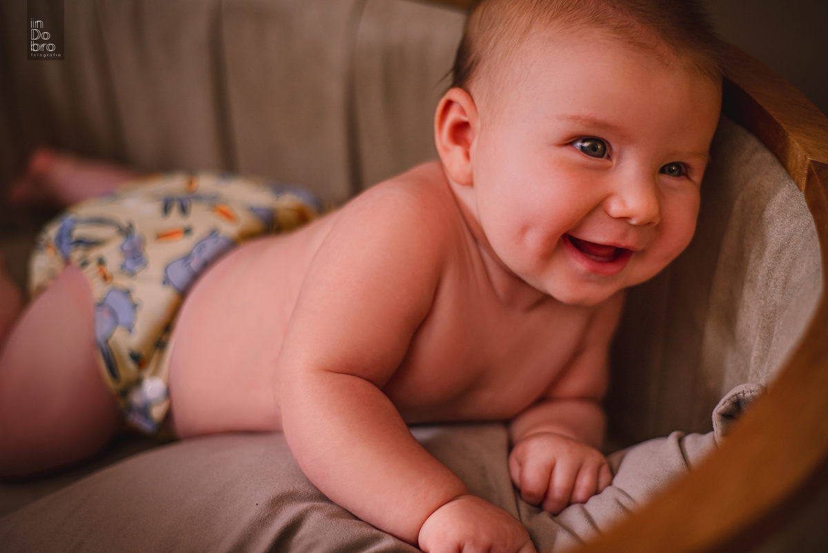 ensaio de família. ensaio em casa; 3 meses da Cecilia; ensaio de bebê; ensaio em Rolante; amamentação em tandem; mãe